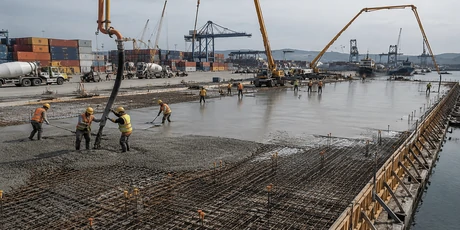 Large-Area Concrete Pouring picture